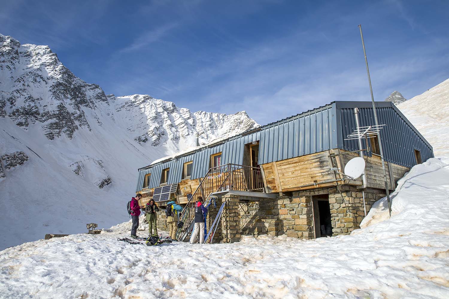 Les aiguilles d'arves refuge in ski touring